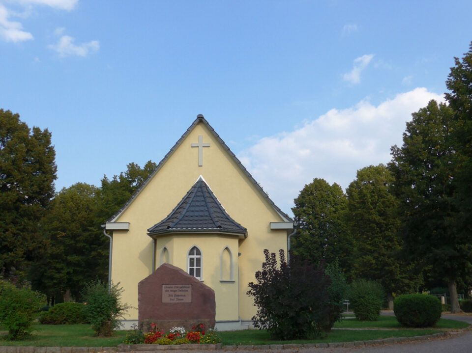 07 Friedhof Trauerhalle